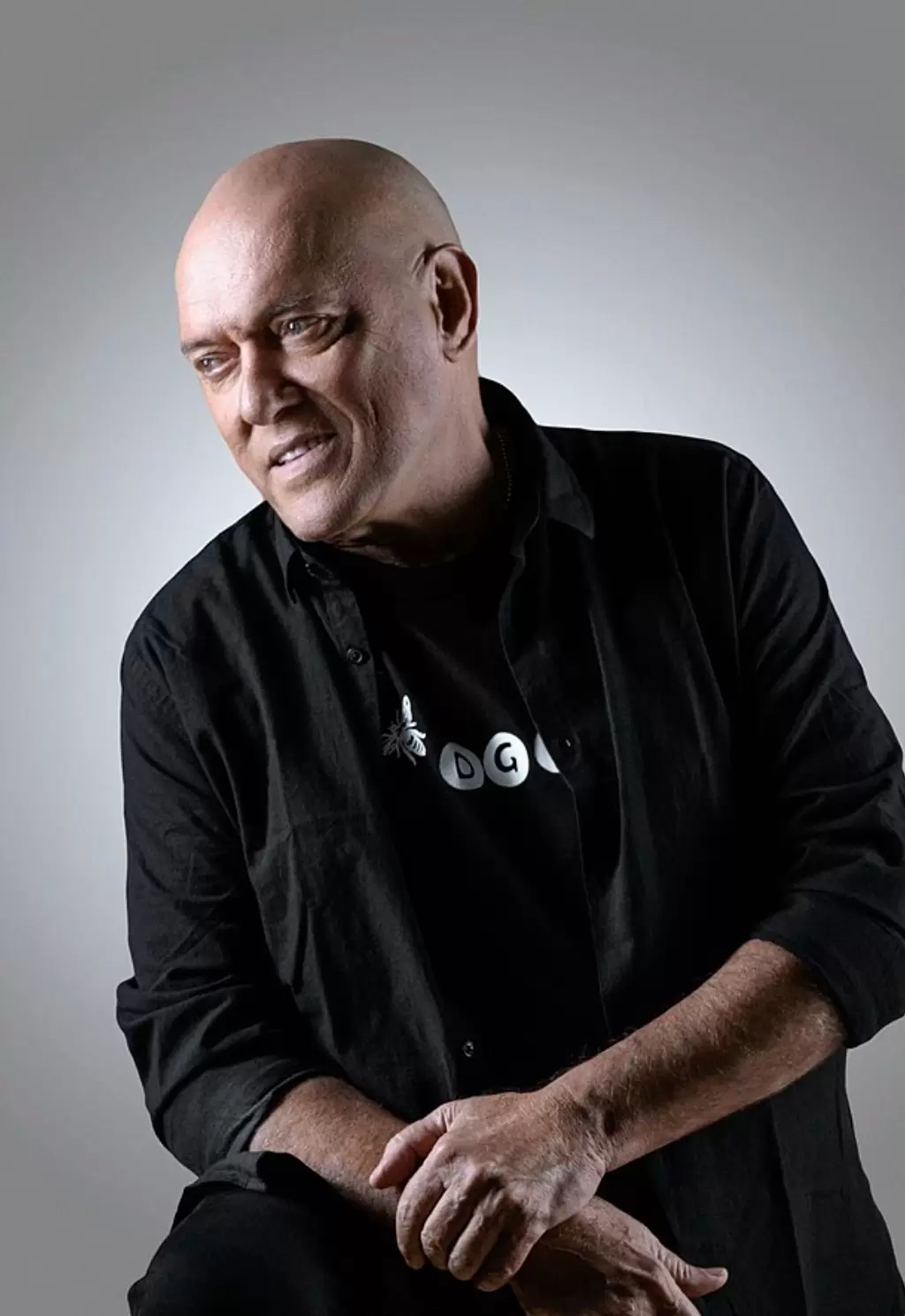  בגלל הרוח - מחזמר על פי שיריו ובהשתתפותו של שלומי שבת | הזמנת כרטיסים