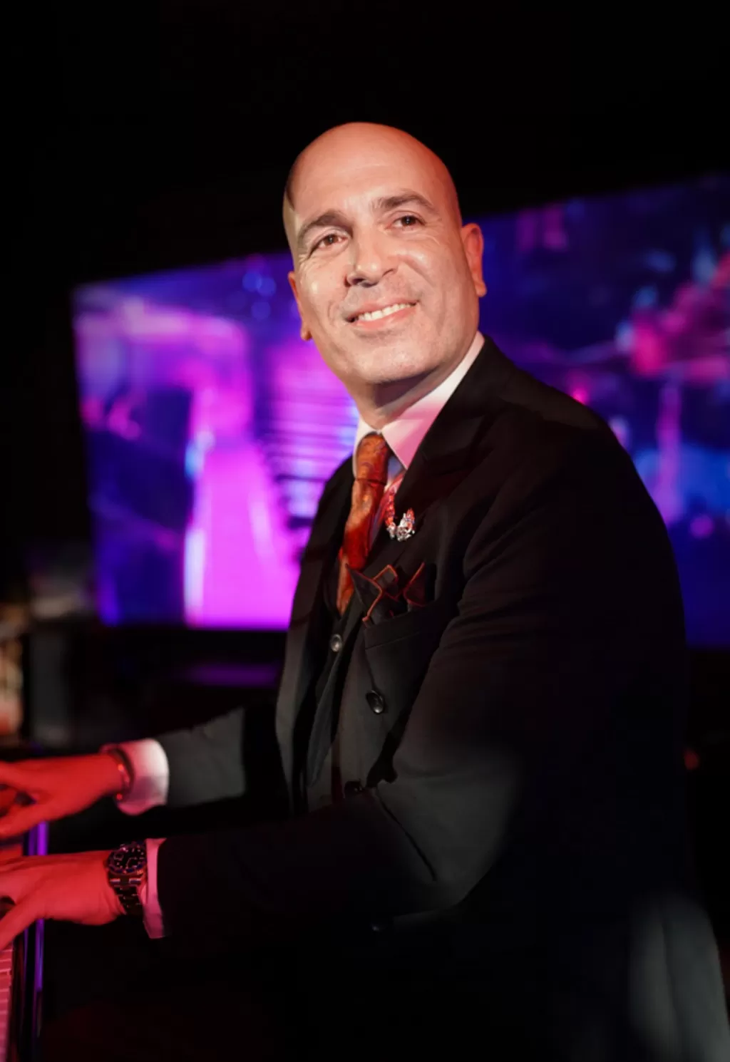  סדרת הזהב עם גיל שוחט מארחת | הזמנת כרטיסים