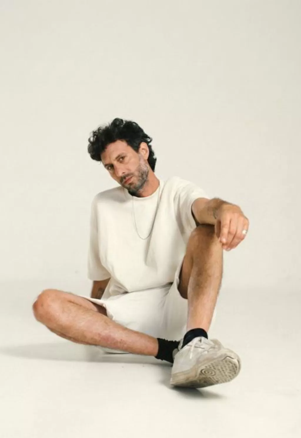  אלון עדר – מופע חדש   "קצת אהבה" | הזמנת כרטיסים