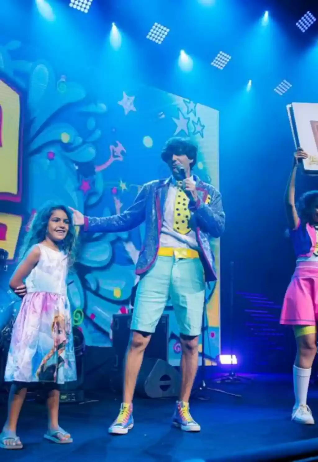  חוגגים פורים עם מני ממטרה תופעת הצחוק של המדינה באולם הדר המושבות | הזמנת כרטיסים